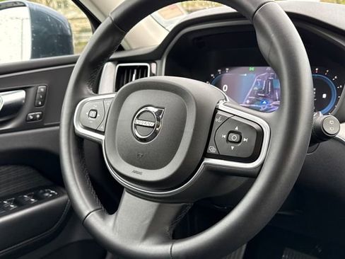 Used 2022 Volvo XC60 B5 Momentum image 16