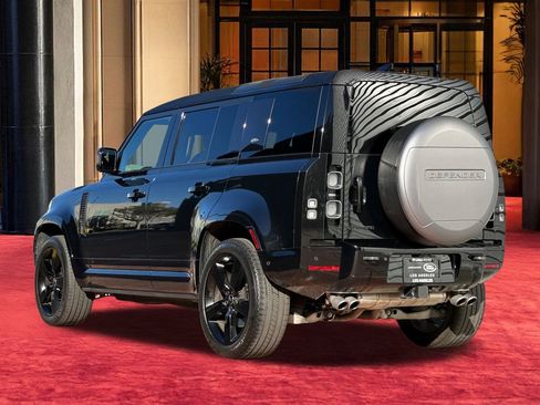 Used 2023 Land Rover Defender 110 V8 image 4