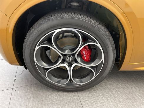 Used 2023 Alfa Romeo Stelvio Veloce image 12