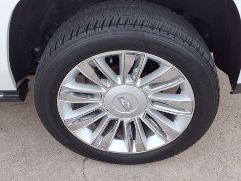 Used 2018 Cadillac Escalade ESV Platinum RWD image 10