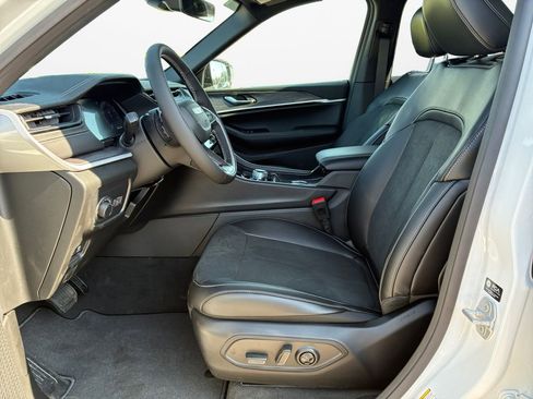 New 2026 Jeep Grand Cherokee Altitude image 19