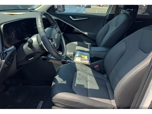 Used 2024 Kia Niro Wind FWD image 4