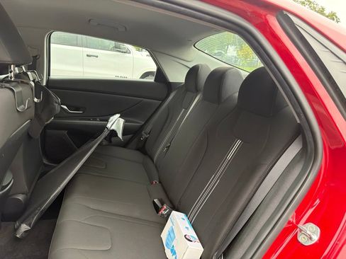 Used 2022 Hyundai Elantra SEL w/ Convenience Package FWD image 17