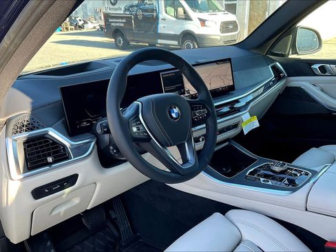 New 2026 BMW X5 xDrive50e image 8