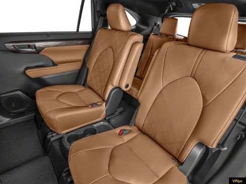 New 2026 Toyota Highlander Platinum image 11