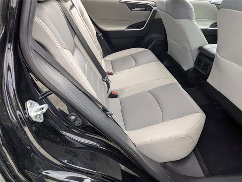 Used 2020 Toyota RAV4 XLE Premium image 18