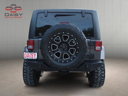 Used 2016 Jeep Wrangler Unlimited Sahara w/ Connectivity Group AWD/4WD image 6