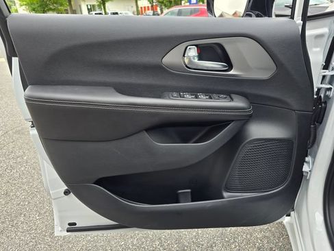 New 2027 Chrysler Pacifica LX FWD image 7