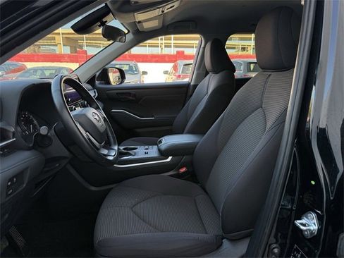 Used 2024 Toyota Highlander LE image 26