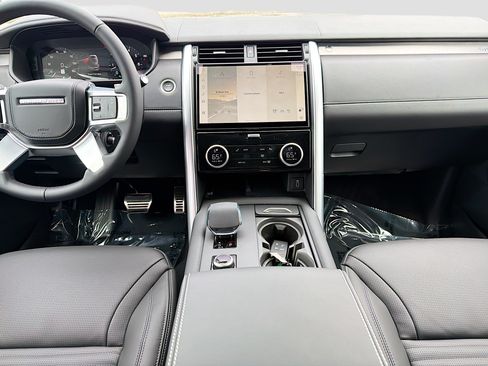 New 2026 Land Rover Discovery Limited Edition AWD/4WD image 18