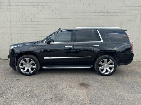 Used 2017 Cadillac Escalade Luxury AWD/4WD image 3