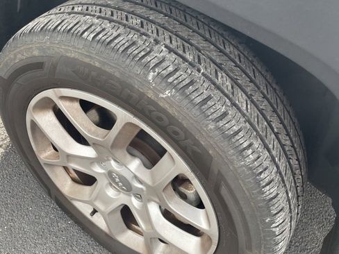 Used 2018 Jeep Renegade Latitude w/ Cold Weather Group image 5