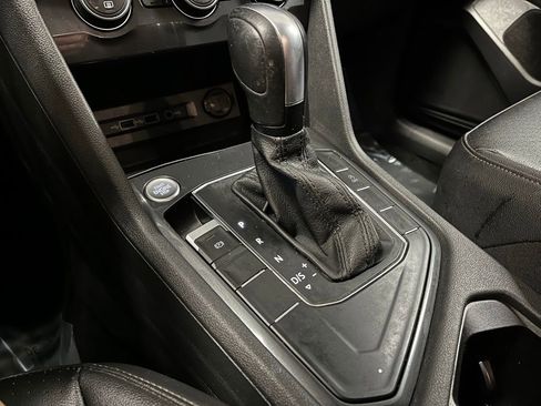 Certified 2020 Volkswagen Tiguan SE image 11