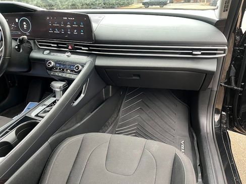 Used 2023 Hyundai Elantra SEL w/ Convenience Package image 38