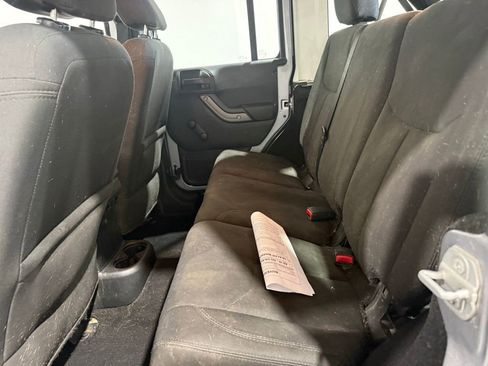 Used 2018 Jeep Wrangler Unlimited Sport w/ Max Tow Package image 9