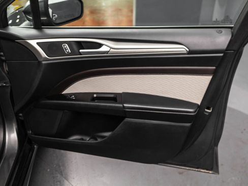 Used 2019 Ford Fusion SE w/ Equipment Group 151A FWD image 43