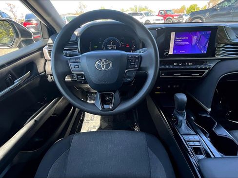 Used 2025 Toyota Camry LE image 5