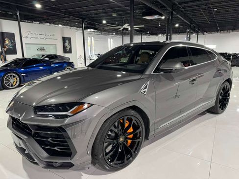 Used 2021 Lamborghini Urus image 3