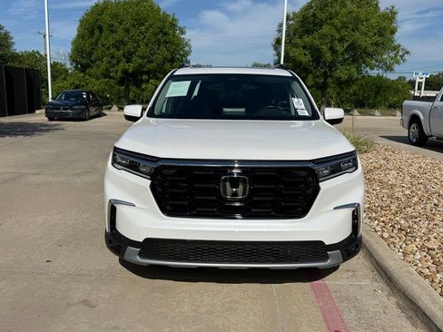 Used 2023 Honda Pilot Touring image 9