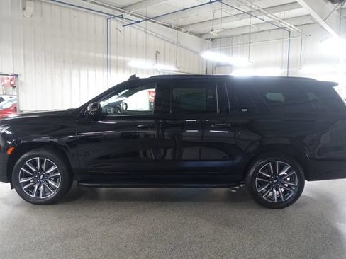 Used 2021 Cadillac Escalade ESV Sport AWD/4WD image 4