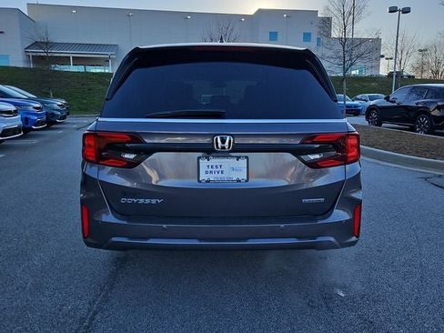 Used 2026 Honda Odyssey Touring image 4