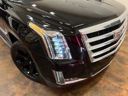 Used 2018 Cadillac Escalade ESV Luxury image 52