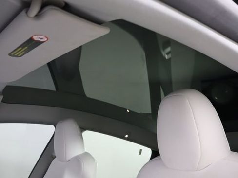 Used 2024 Tesla Model Y Long Range RWD image 22