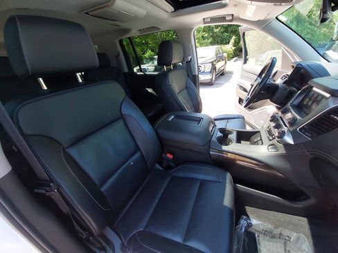 Used 2020 Chevrolet Suburban LT AWD/4WD image 10
