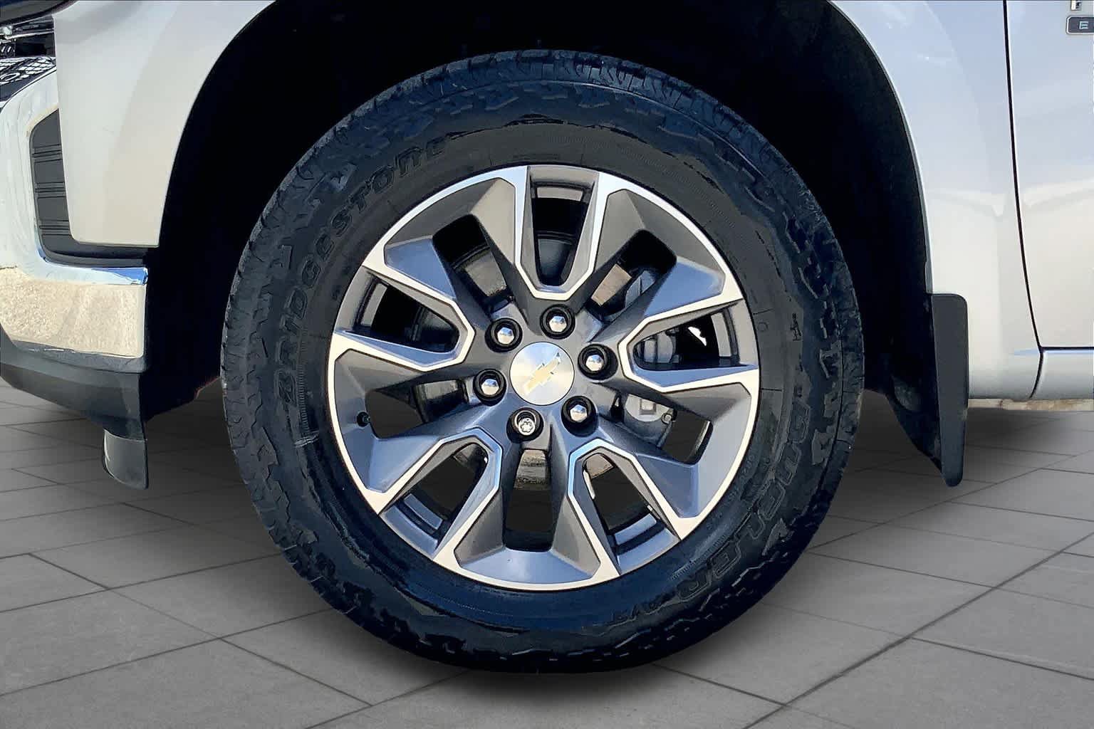 Used 2019 Chevrolet Silverado 1500 LT w/ Texas Edition AWD/4WD image 10