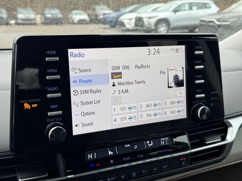 Used 2024 Toyota Sienna XLE image 6