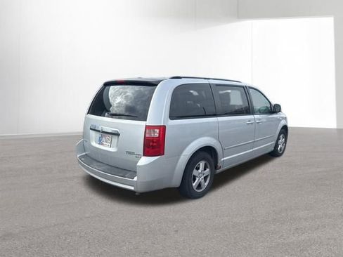 Used 2010 Dodge Grand Caravan SXT image 6
