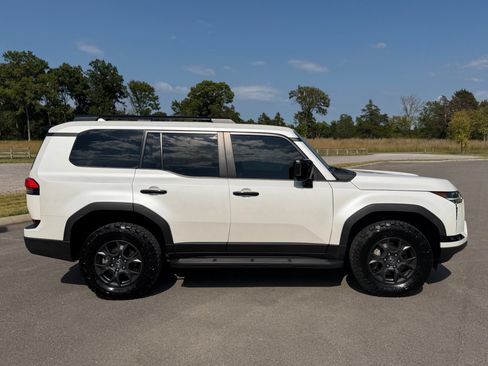 Used 2024 Lexus GX 550 AWD/4WD image 7