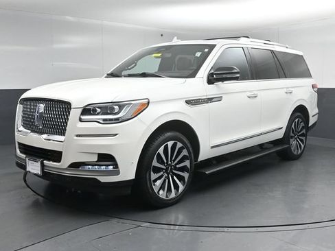 Certified 2023 Lincoln Navigator Reserve AWD/4WD image 3