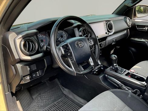 Used 2020 Toyota Tacoma TRD Sport AWD/4WD image 17
