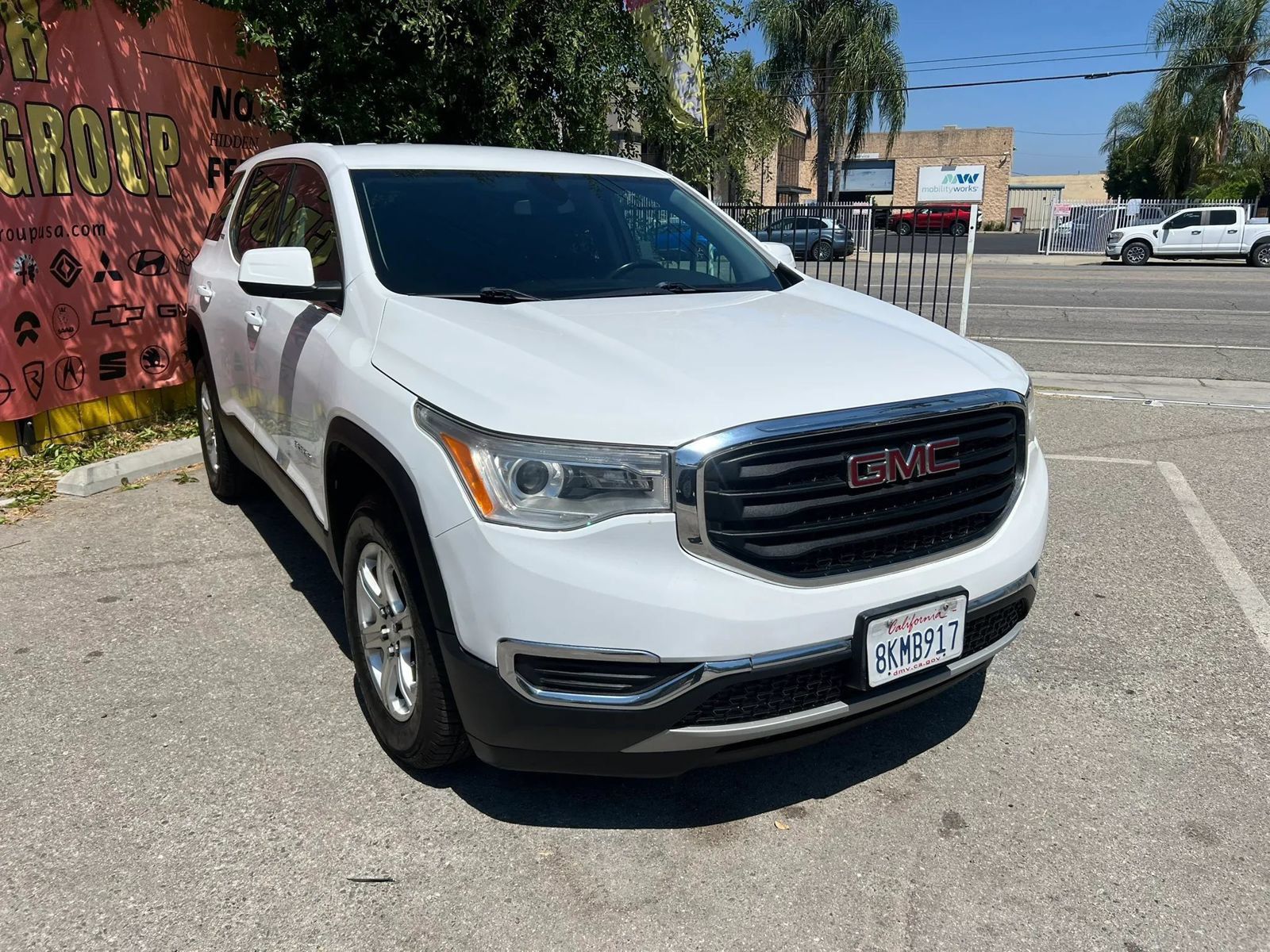 Used 2019 GMC Acadia SLE FWD image 3