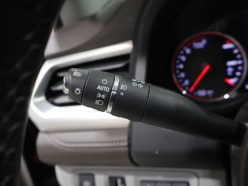 Used 2023 GMC Acadia SLT w/ Technology Package image 41