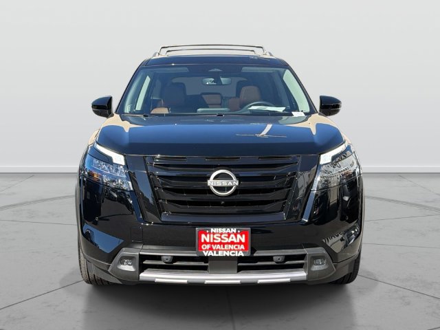 Certified 2025 Nissan Pathfinder Platinum w/ Black Appearance Package FWD image 2