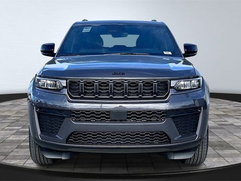 New 2026 Jeep Grand Cherokee Altitude image 18