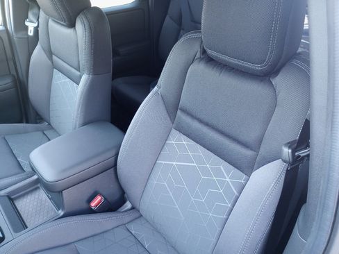 New 2026 Nissan Frontier SV image 9