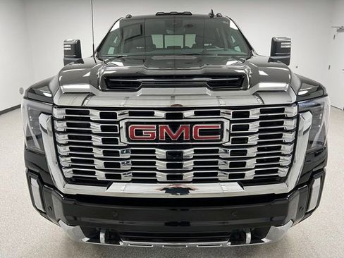 Used 2024 GMC Sierra 2500 Denali w/ Technology Package image 3