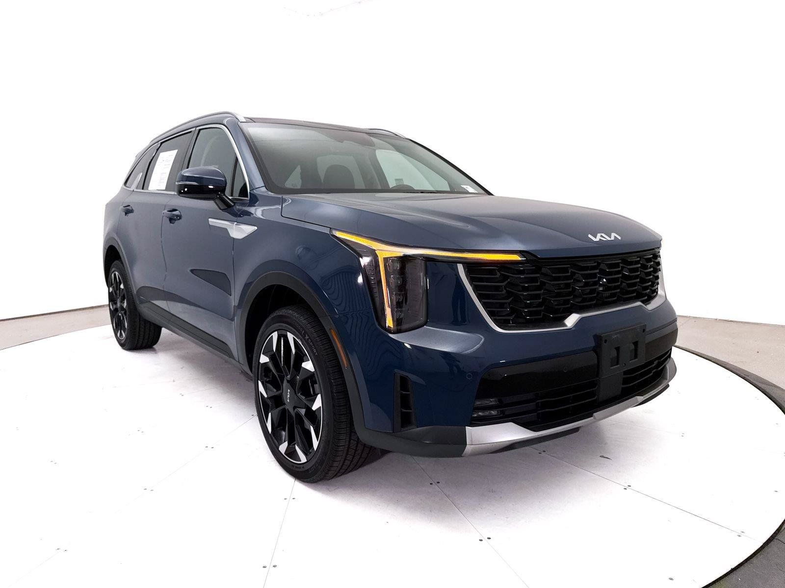 Certified 2025 Kia Sorento EX w/ Panoramic Sunroof Package AWD/4WD image 15