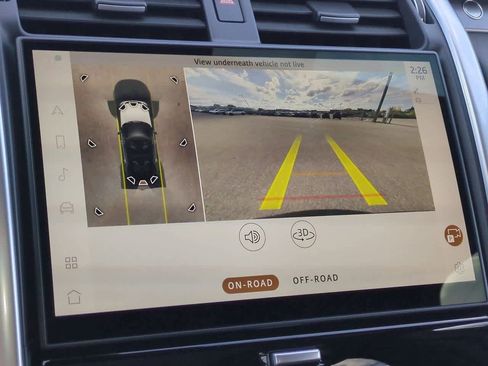 Used 2024 Land Rover Discovery Metropolitan Edition image 30