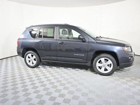 Used 2014 Jeep Compass Latitude w/ Sun/Sound Group AWD/4WD image 8