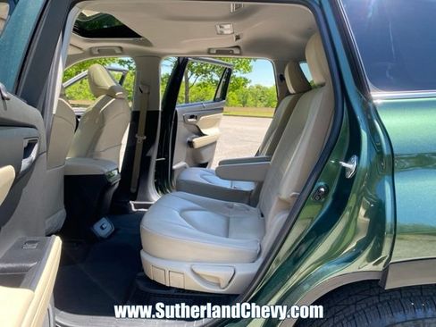 Used 2023 Toyota Highlander XLE AWD/4WD image 36