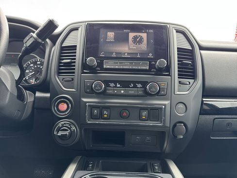Used 2024 Nissan Titan SV w/ SV Convenience Package image 27