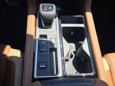 New 2026 Nissan Pathfinder Platinum FWD image 18
