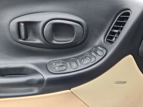 Used 2001 Chevrolet Corvette w/ Preferred Equipment Group2 image 10