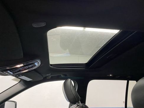 New 2025 Jeep Grand Cherokee Altitude image 7