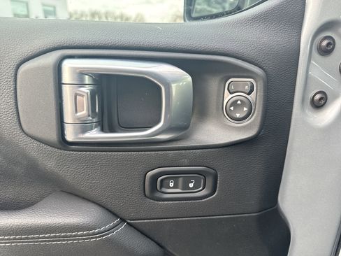 Used 2022 Jeep Wrangler Unlimited Sahara w/ Cold Weather Group image 23