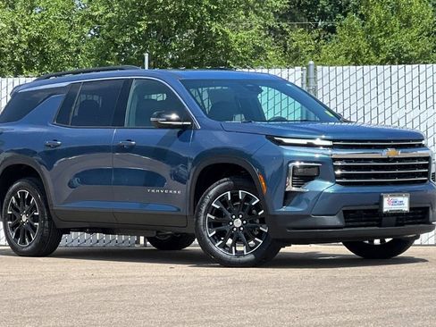 New 2026 Chevrolet Traverse LT w/ Sun and Wheel Package AWD/4WD image 2